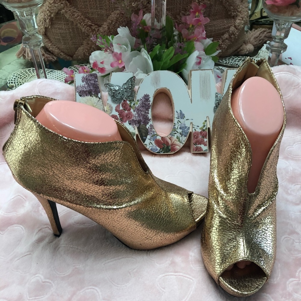 Rue 21 open toe ankle back zip heels shoes…💛